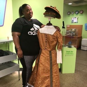 Meet your Posher, Cymone